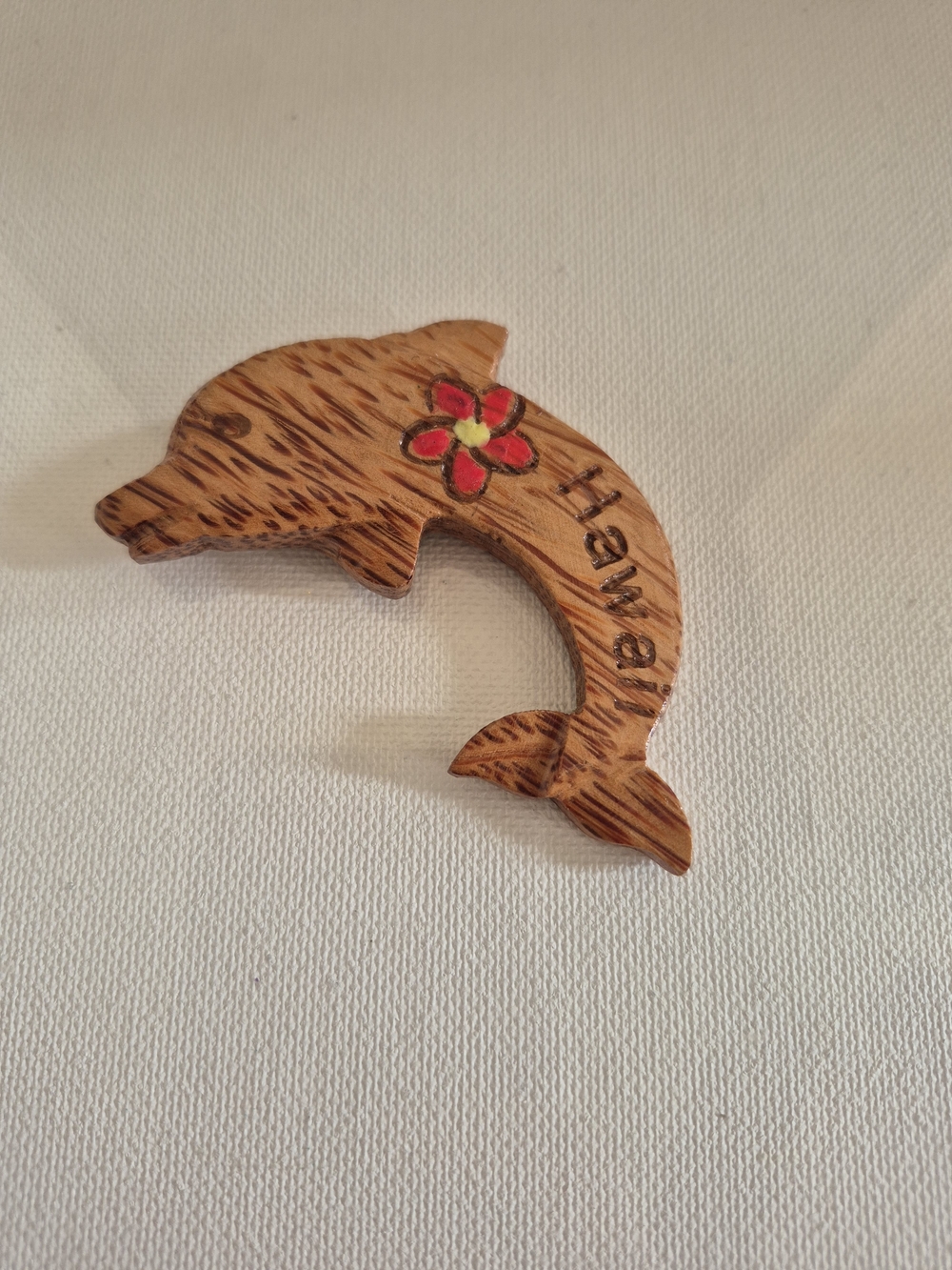 🎁🆓️ Carved Hawaii Dolphin Decor Brown & Red Fridge Magnet